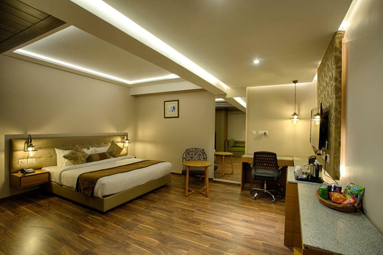 Four Vedas Hotel & Resort Sziliguri Kültér fotó