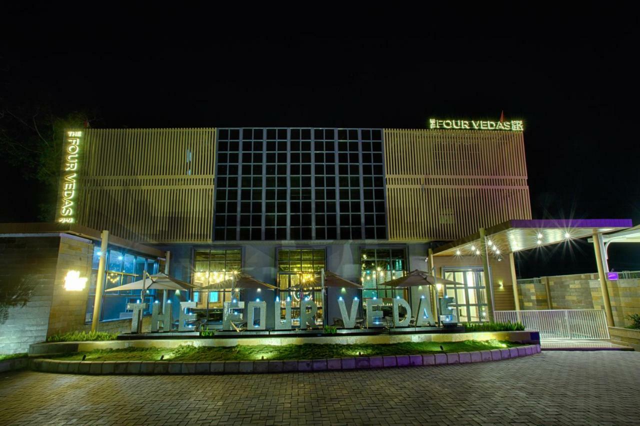 Four Vedas Hotel & Resort Sziliguri Kültér fotó