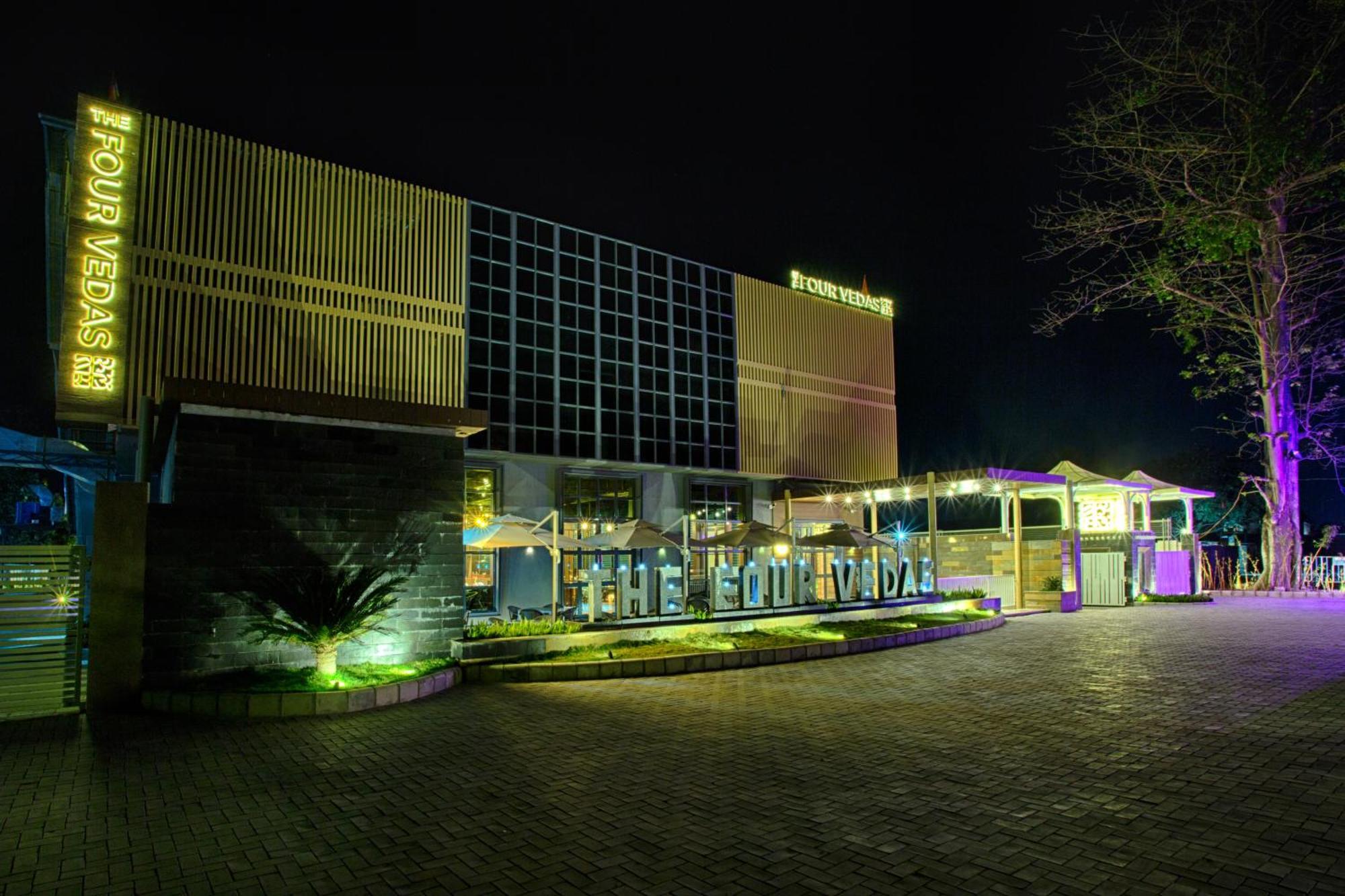 Four Vedas Hotel & Resort Sziliguri Kültér fotó
